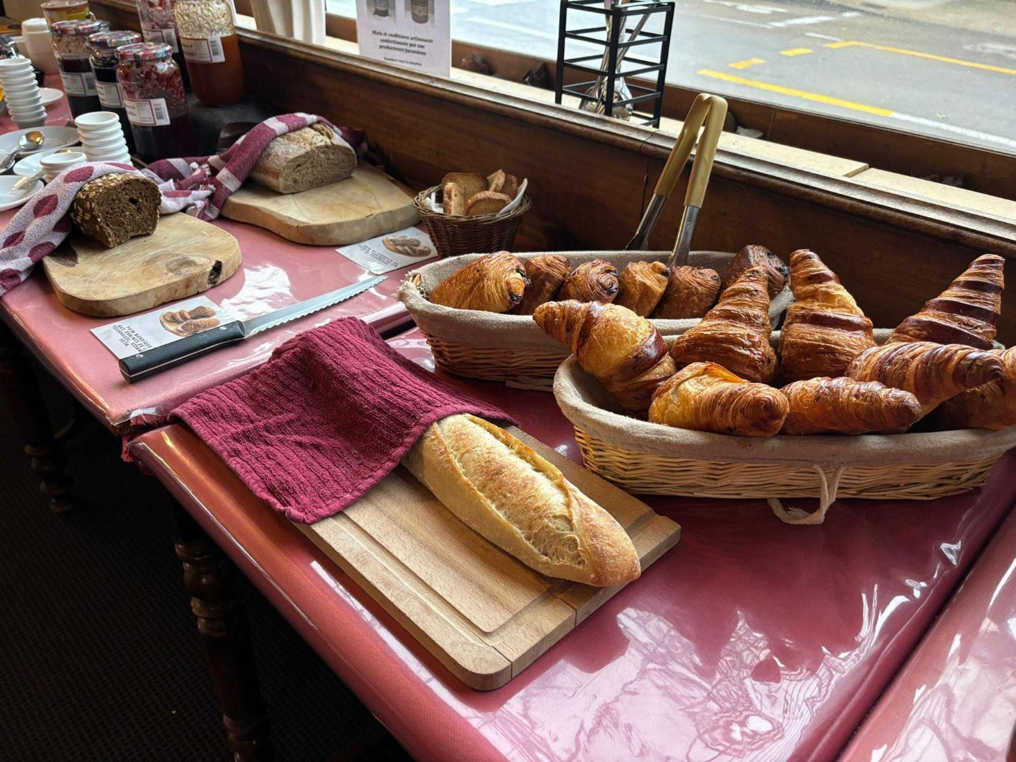 Hotel Terminus - Pizzeria Pizz'A Gogo - Salle De Sport - Face A La Gare لون-لو-سونييه المظهر الخارجي الصورة