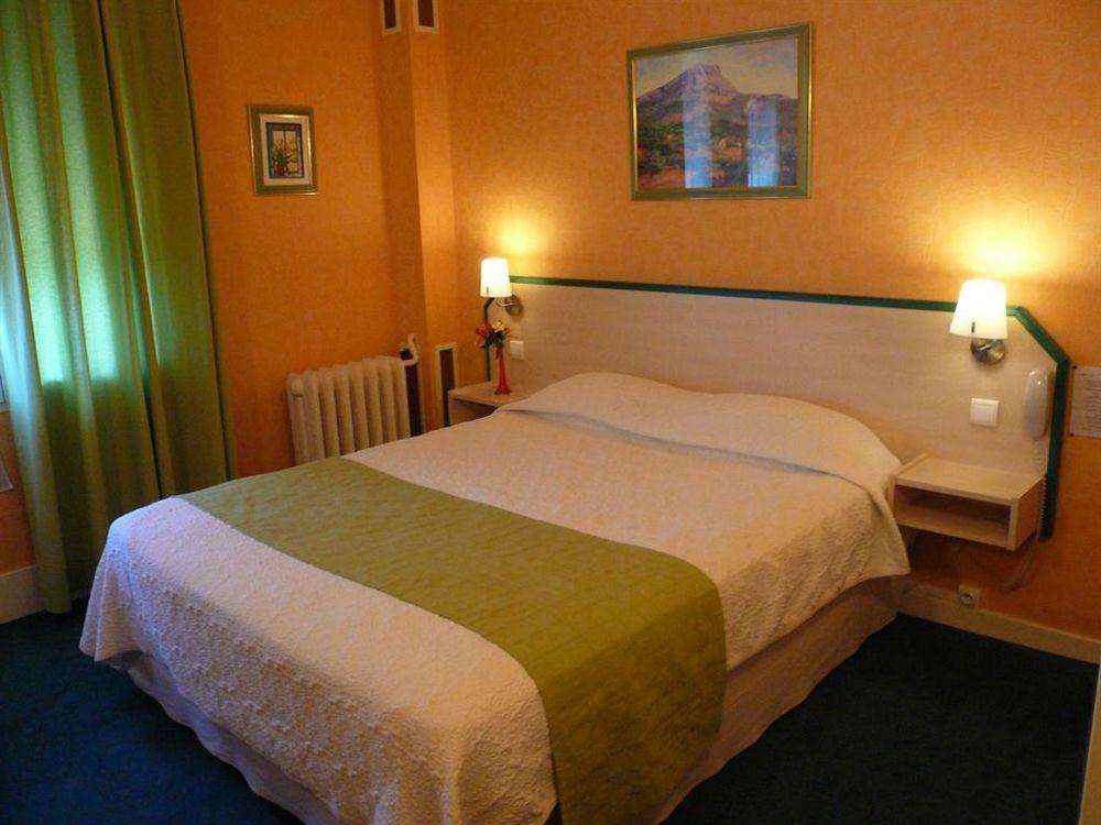 Hotel Terminus - Pizzeria Pizz'A Gogo - Salle De Sport - Face A La Gare لون-لو-سونييه المظهر الخارجي الصورة