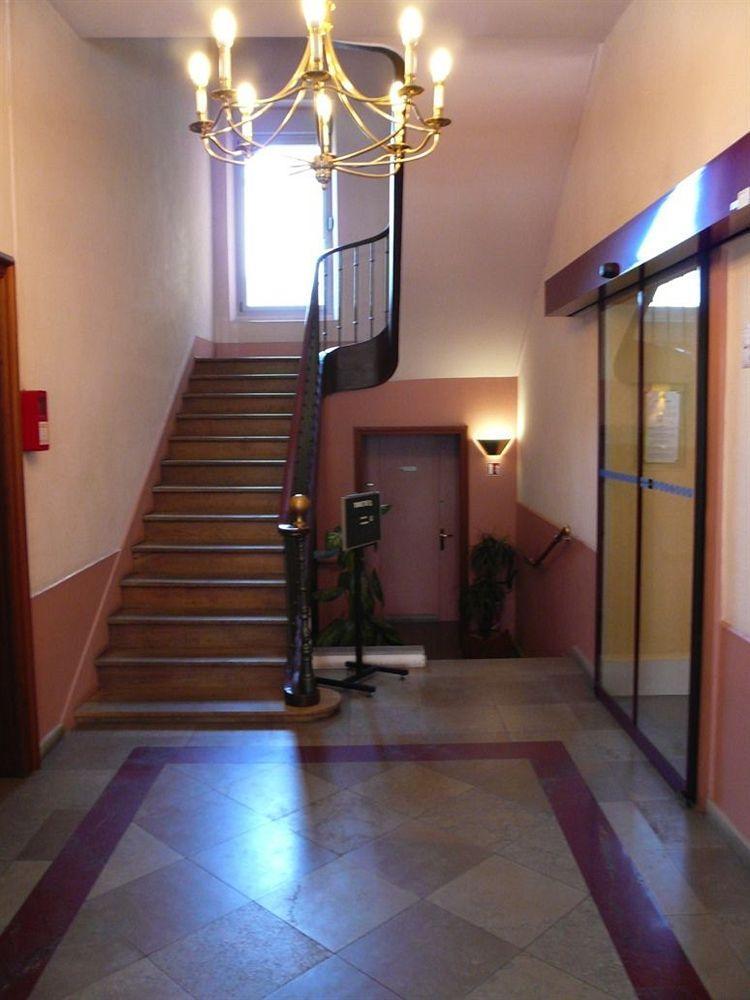 Hotel Terminus - Pizzeria Pizz'A Gogo - Salle De Sport - Face A La Gare لون-لو-سونييه المظهر الخارجي الصورة