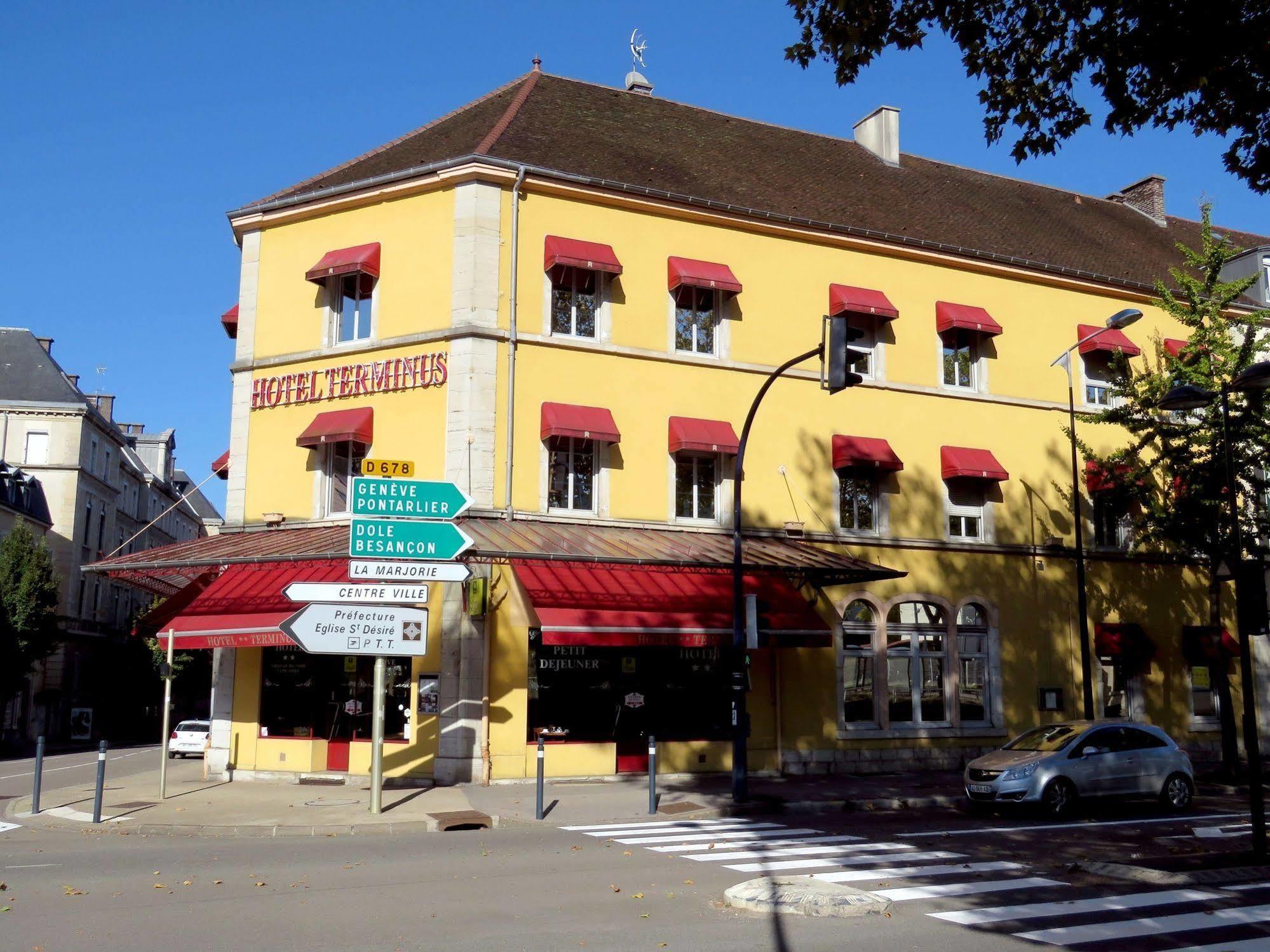 Hotel Terminus - Pizzeria Pizz'A Gogo - Salle De Sport - Face A La Gare لون-لو-سونييه المظهر الخارجي الصورة