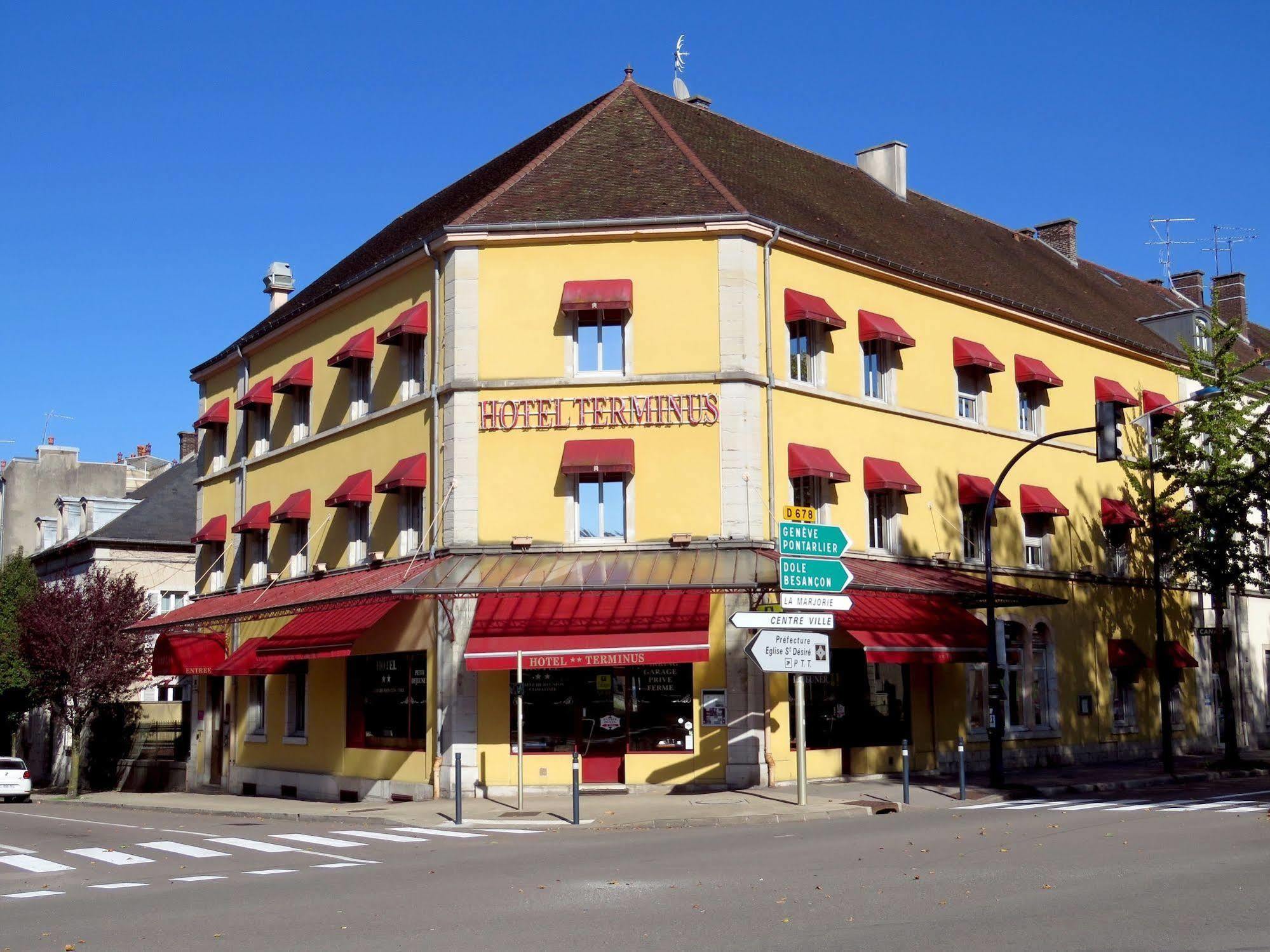 Hotel Terminus - Pizzeria Pizz'A Gogo - Salle De Sport - Face A La Gare لون-لو-سونييه المظهر الخارجي الصورة