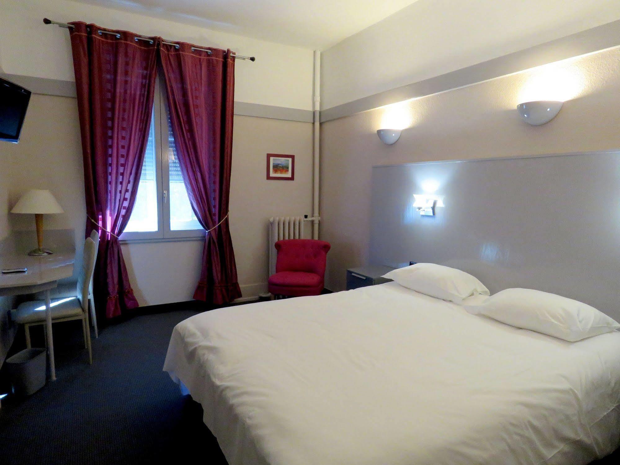 Hotel Terminus - Pizzeria Pizz'A Gogo - Salle De Sport - Face A La Gare لون-لو-سونييه المظهر الخارجي الصورة