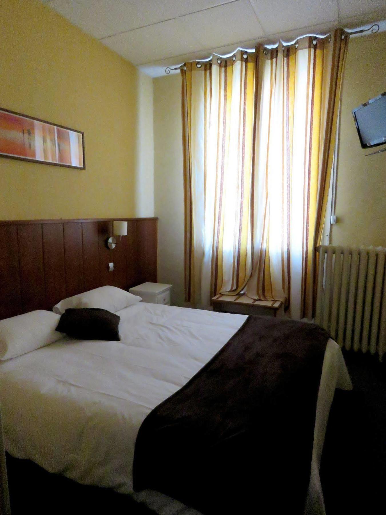 Hotel Terminus - Pizzeria Pizz'A Gogo - Salle De Sport - Face A La Gare لون-لو-سونييه المظهر الخارجي الصورة
